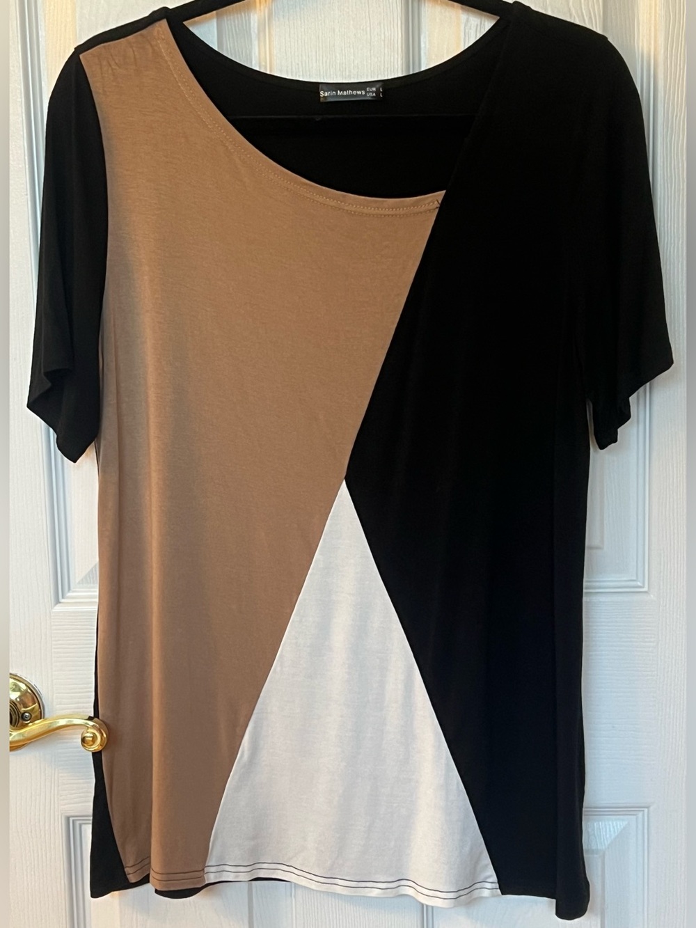 Sarin Mathews Womens Sz L Short sleeve Black Tan & White Colorblock Design Shirt